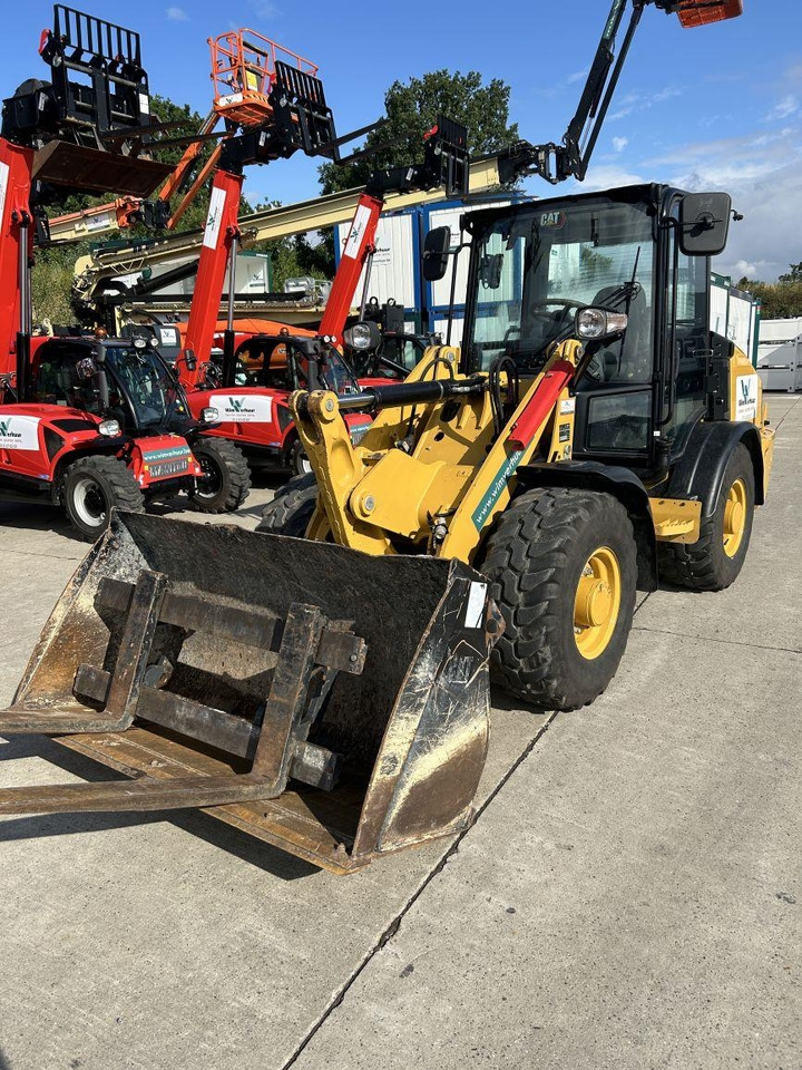 CAT 906 (9145) - Zglobni utovarivač: slika CAT 906 (9145) - Zglobni utovarivač CAT 906 (9145) - Zglobni utovarivač: slika CAT 906 (9145) - Zglobni utovarivač