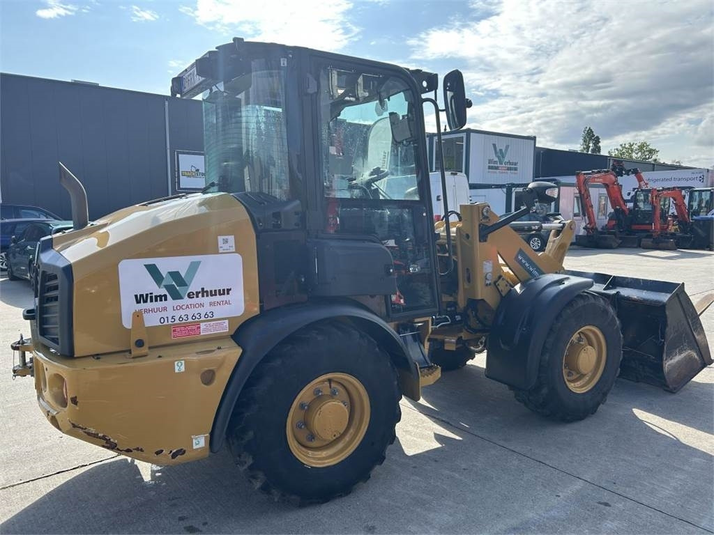 CAT 906 (9145) - Zglobni utovarivač: slika CAT 906 (9145) - Zglobni utovarivač CAT 906 (9145) - Zglobni utovarivač: slika CAT 906 (9145) - Zglobni utovarivač