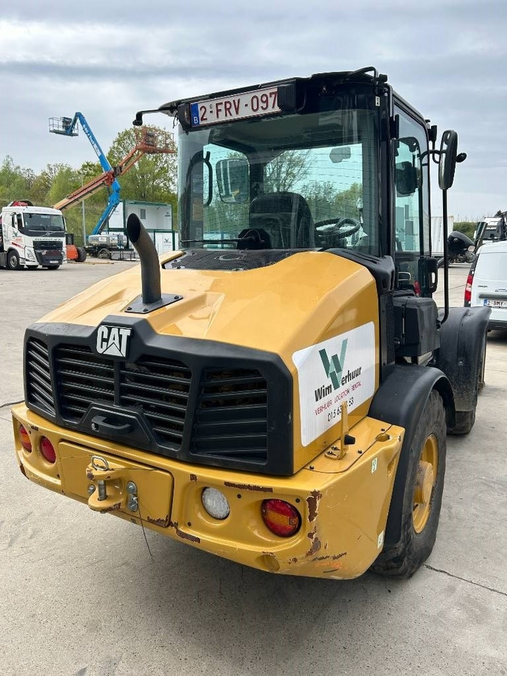 Mini utovarivač CAT 906: slika Mini utovarivač CAT 906