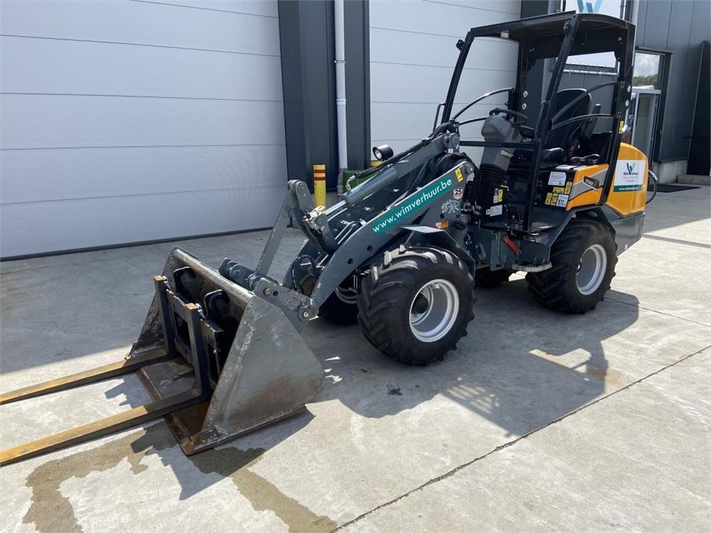 GiANT G2700 Xtra HD (6436) - Zglobni utovarivač: slika GiANT G2700 Xtra HD (6436) - Zglobni utovarivač GiANT G2700 Xtra HD (6436) - Zglobni utovarivač: slika GiANT G2700 Xtra HD (6436) - Zglobni utovarivač