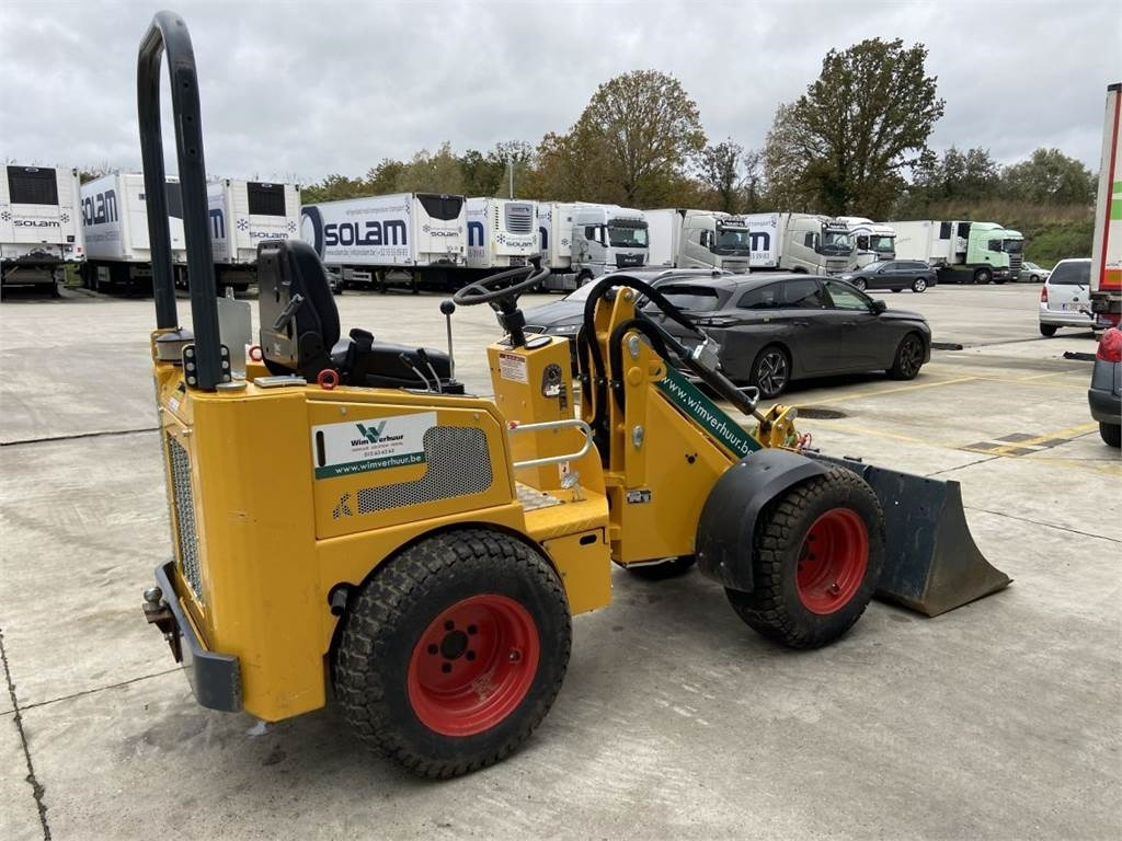 Knikmops KM130 (7381) - Zglobni utovarivač: slika Knikmops KM130 (7381) - Zglobni utovarivač Knikmops KM130 (7381) - Zglobni utovarivač: slika Knikmops KM130 (7381) - Zglobni utovarivač