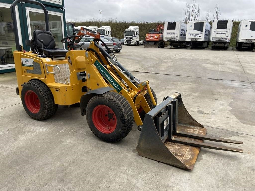 Knikmops KM130 (7381) - Zglobni utovarivač: slika Knikmops KM130 (7381) - Zglobni utovarivač Knikmops KM130 (7381) - Zglobni utovarivač: slika Knikmops KM130 (7381) - Zglobni utovarivač