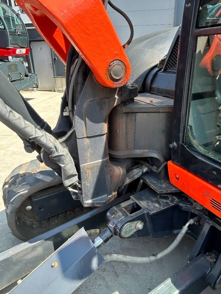 Mini bager Kubota KX 080-4: slika Mini bager Kubota KX 080-4
