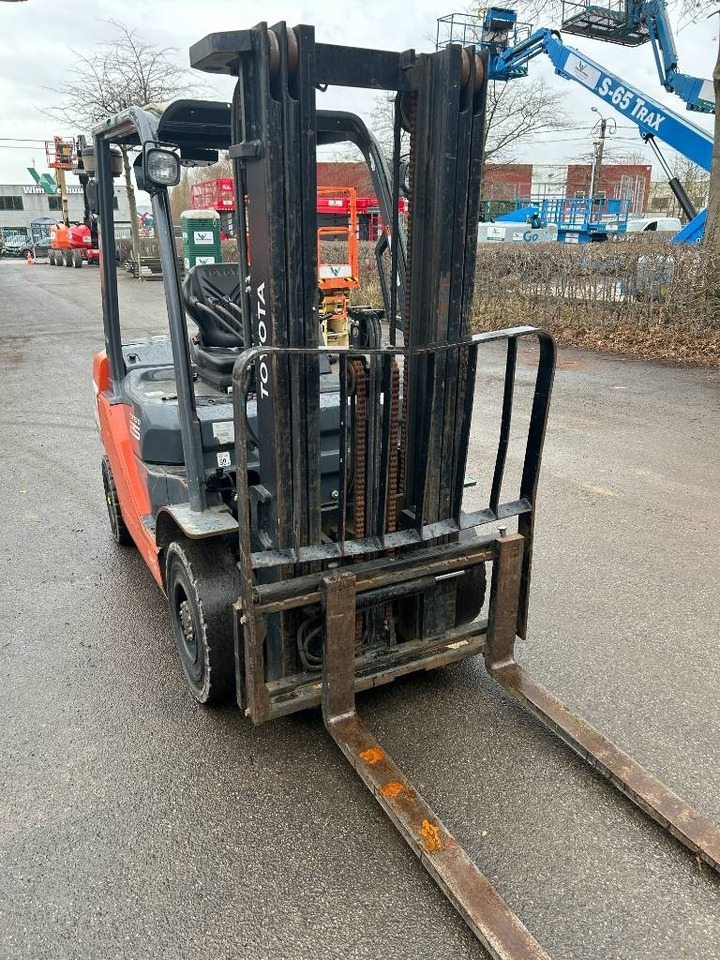 Toyota 02-8 FDF 25 - Diesel viličar: slika Toyota 02-8 FDF 25 - Diesel viličar Toyota 02-8 FDF 25 - Diesel viličar: slika Toyota 02-8 FDF 25 - Diesel viličar