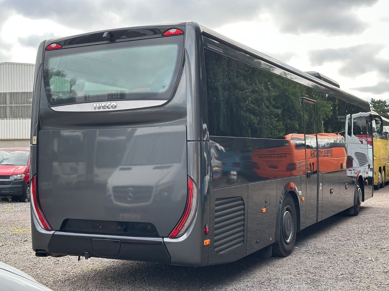 Iveco EVADYS H (55 Sitze*Schalt*176 tKm) - Minibus, Putnički kombi: slika Iveco EVADYS H (55 Sitze*Schalt*176 tKm) - Minibus, Putnički kombi Iveco EVADYS H (55 Sitze*Schalt*176 tKm) - Minibus, Putnički kombi: slika Iveco EVADYS H (55 Sitze*Schalt*176 tKm) - Minibus, Putnički kombi
