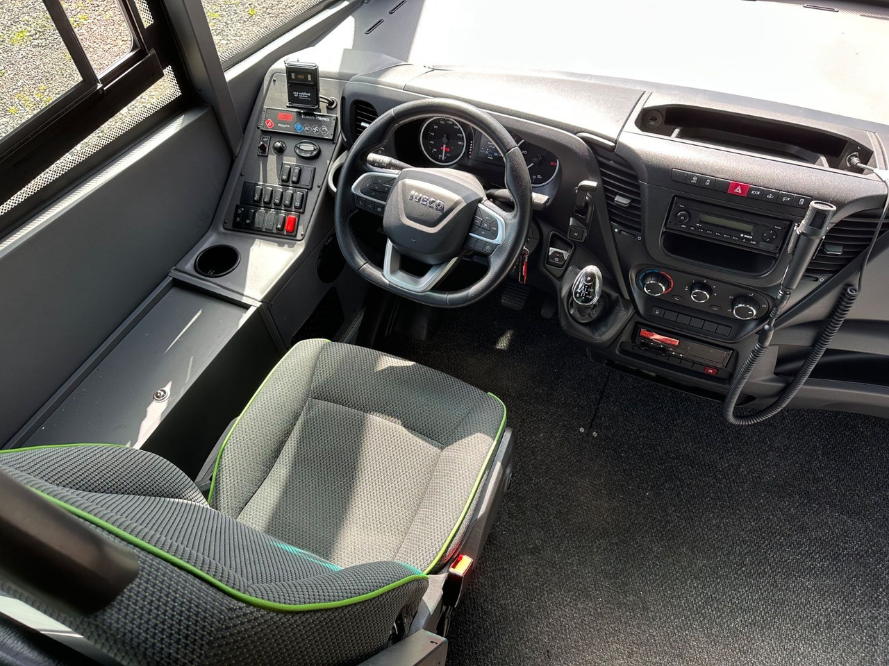 Iveco Rapido 70C18 (wenig Km*7.2t*33 Sitze) Rosero - Minibus, Putnički kombi: slika Iveco Rapido 70C18 (wenig Km*7.2t*33 Sitze) Rosero - Minibus, Putnički kombi Iveco Rapido 70C18 (wenig Km*7.2t*33 Sitze) Rosero - Minibus, Putnički kombi: slika Iveco Rapido 70C18 (wenig Km*7.2t*33 Sitze) Rosero - Minibus, Putnički kombi